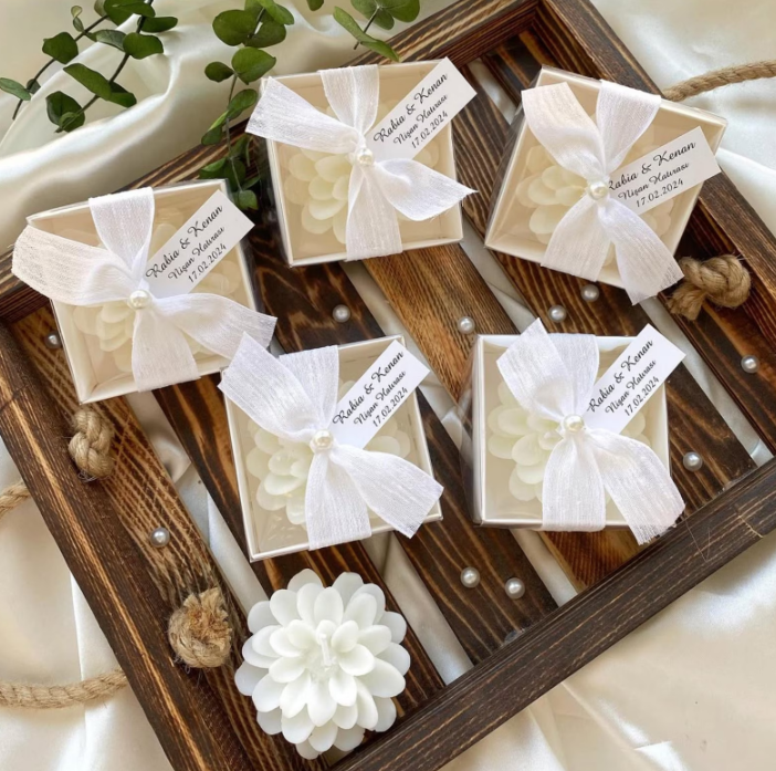 Delight Your Guests with Wedding Favors