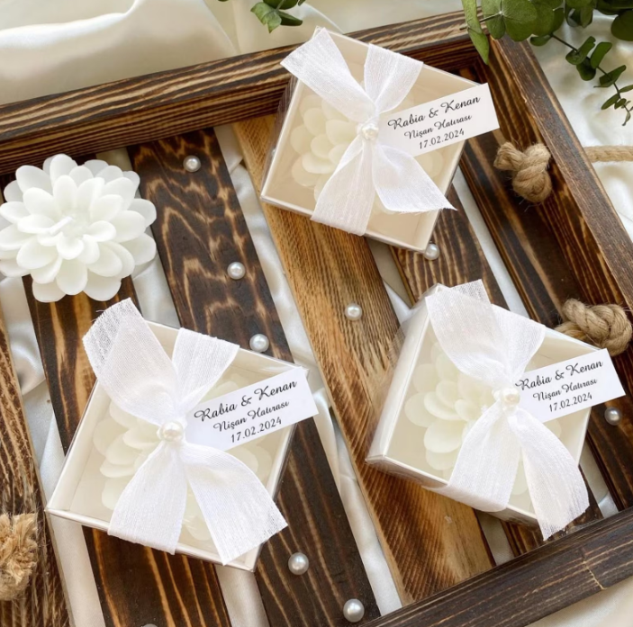Delight Your Guests with Wedding Favors