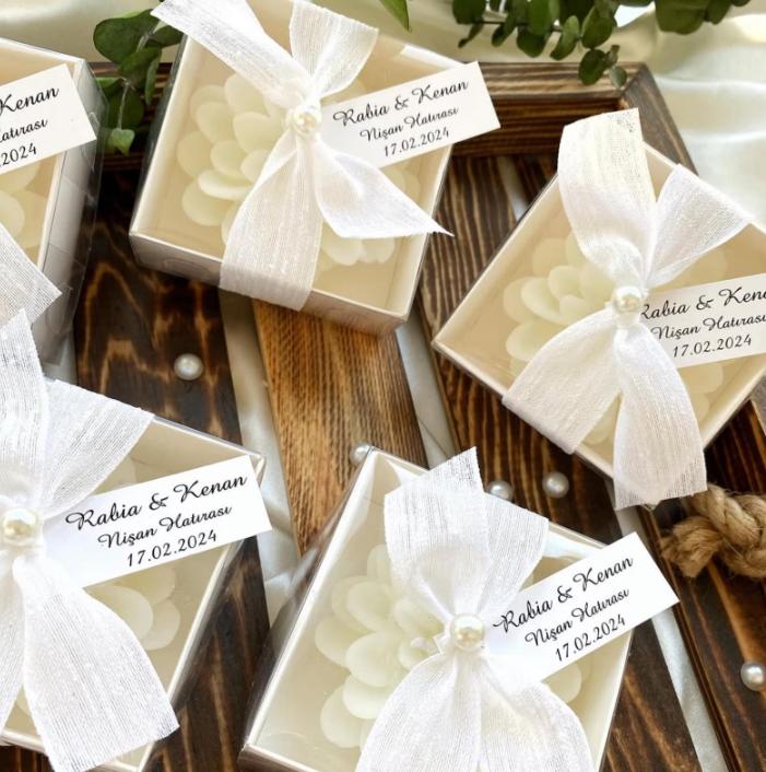 Delight Your Guests with Wedding Favors