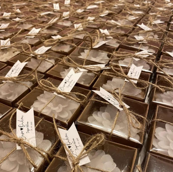 Personalized Rustic Wedding Candle Favors: Bridal Shower Gifts